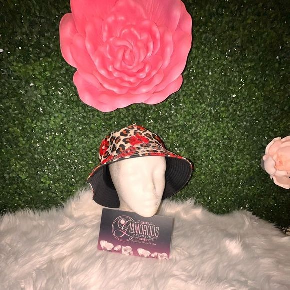 Leopard Lip 💋Bucket Hat - Picture 1 of 4
